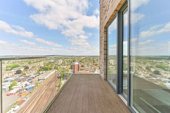 2 Bedroom Flat To Rent In Cherry Orchard Road, East Croydon, Croydon, CR0