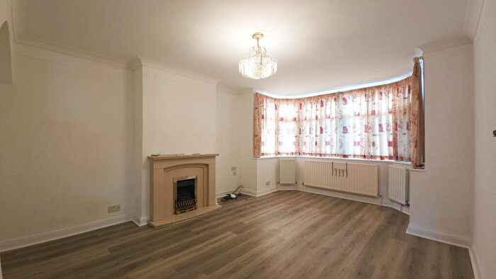 4 Bedroom Semi-Detached House To Rent In Woodstone Avenue, Epsom, KT17