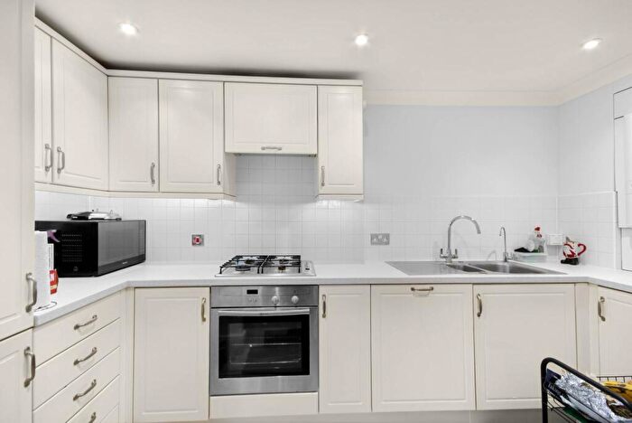 2 Bedroom Apartment For Sale In Darwin Place, Bracknell, RG12