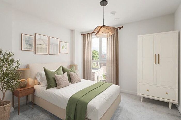 2 Bedroom Flat For Sale In High Street, Brentford, TW8