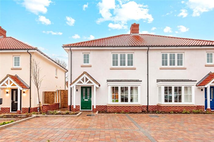 3 Bedroom Detached House For Sale In New Century Road, Laindon, Basildon, Essex, SS15