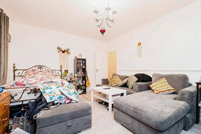 1 Bedroom Flat For Sale In Moore Crescent, Dagenham, Essex, RM9