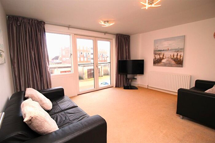 2 Bedroom Flat For Sale In High Street, Poole, BH15