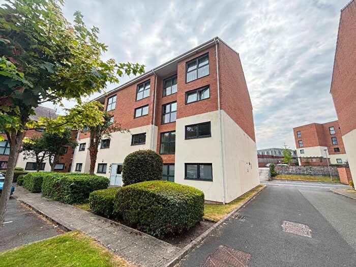 2 Bedroom Flat To Rent In Lowbridge Court, Garston, L19