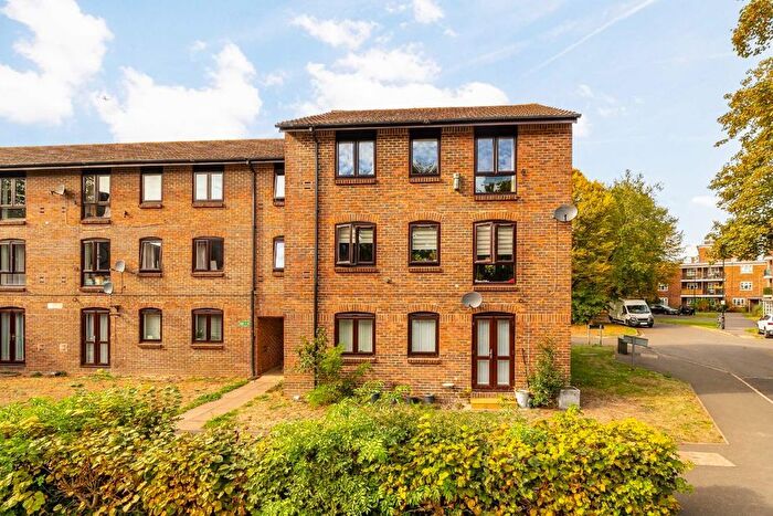 2 Bedroom Flat To Rent In Anstice Close, Chiswick, W4
