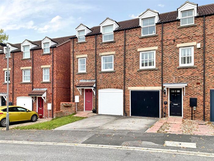 4 Bedroom End Of Terrace House For Sale In Ascough Wynd, Aiskew, DL8