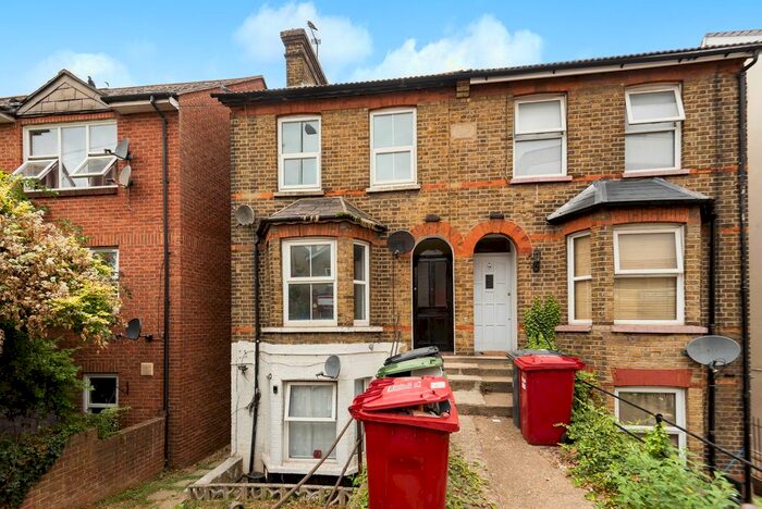 2 Bedroom Flat To Rent In Stoke Road, Slough, SL2