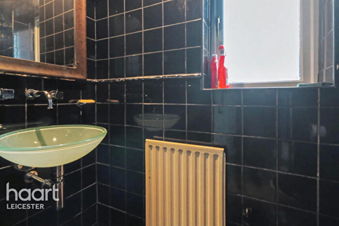 3 Bedroom Detached House For Sale In Osprey Road, Leicester, LE4