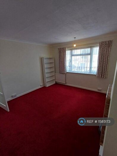 3 Bedroom Semi-Detached House To Rent In Heath Rise, Bromley, BR2