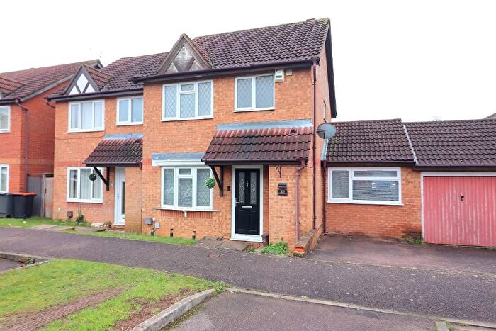 3 Bedroom Semi Detached House For Sale In Chalkdown, Luton, Bedfordshire, LU2