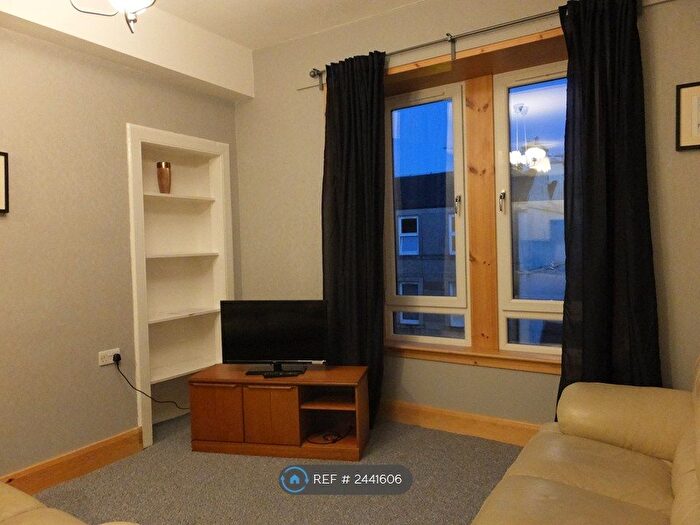3 Bedroom Flat To Rent In Edinburgh, Edinburgh, EH11