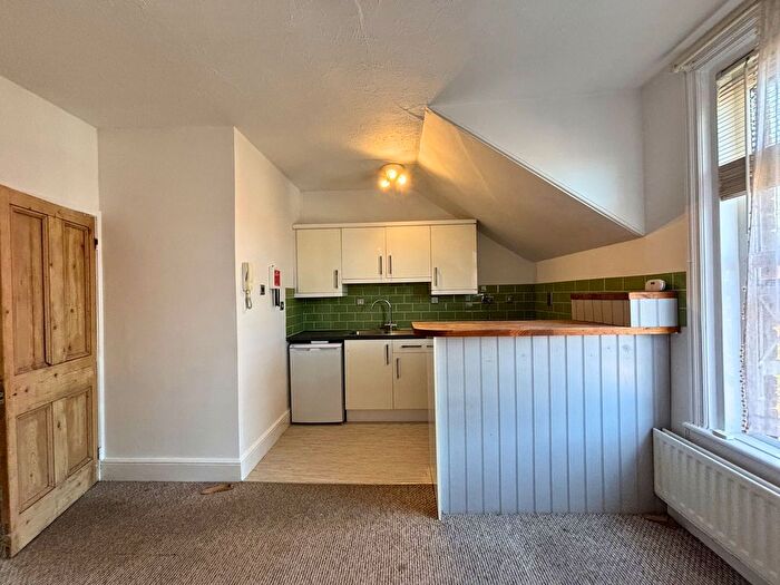 1 Bedroom Flat To Rent In Hillsborough Avenue, Exeter, EX4