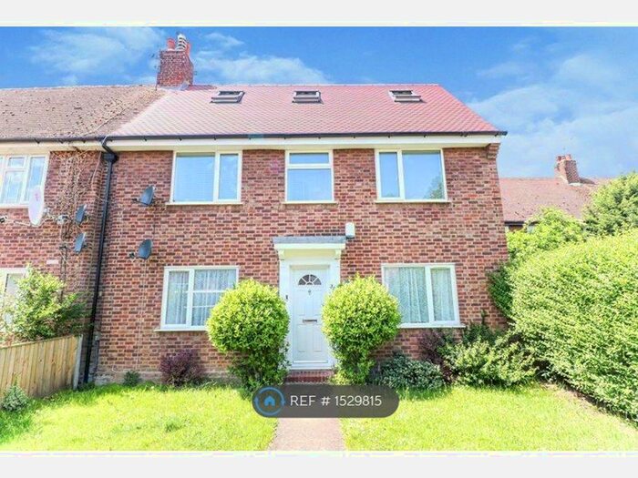 4 Bedroom Maisonette To Rent In Beechwood, Slough, SL1
