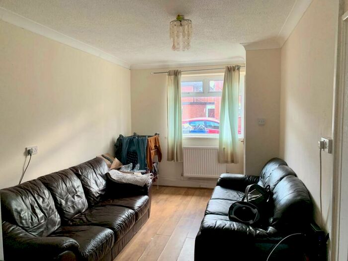 5 Bedroom Semi-Detached House To Rent In Friends Road, Norwich, NR5