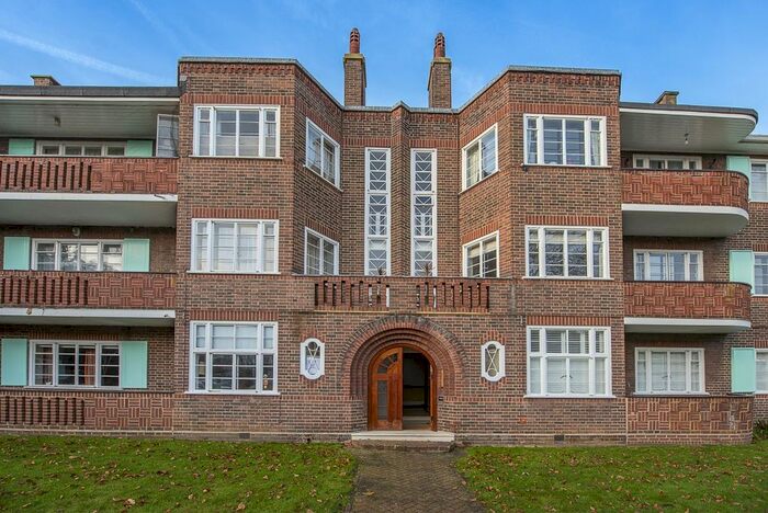2 Bedroom Flat To Rent In Roehampton Close, London, SW15