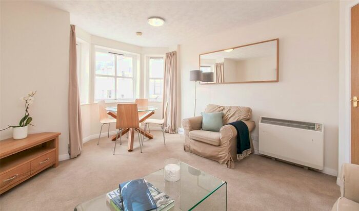 2 Bedroom Flat To Rent In St Leonards Lane, Edinburgh, EH8