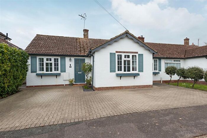 4 Bedroom Bungalow For Sale In Orchard Close, Littlebourne, CT3