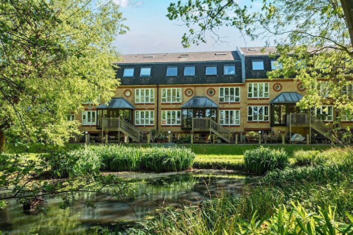 3 Bedroom Flat For Sale In The Alders, West Wickham, Kent, BR4