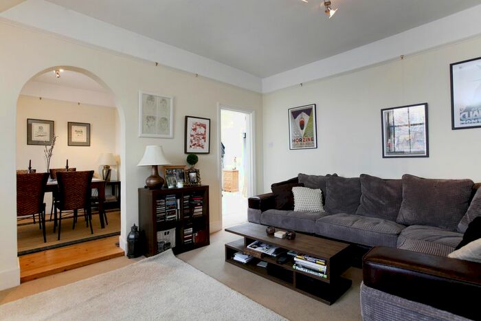 2 Bedroom Flat To Rent In Kings Road, Richmond, TW10
