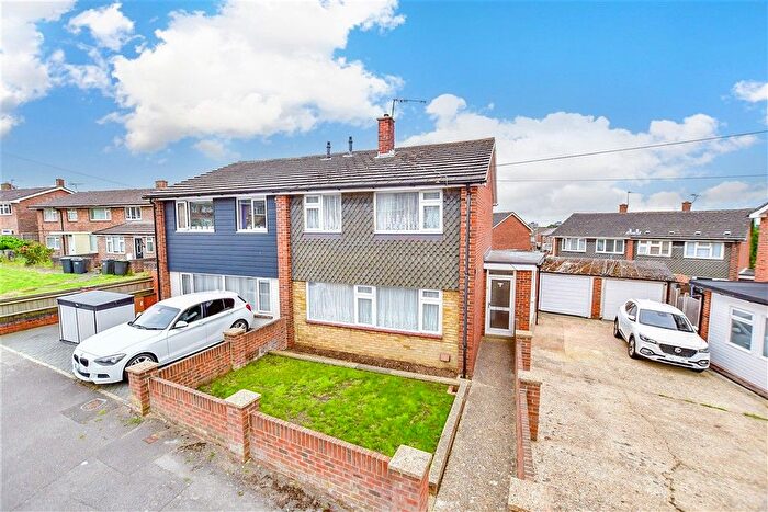 3 Bedroom Semi-Detached House For Sale In Oakshott Drive, Havant, Hampshire, PO9