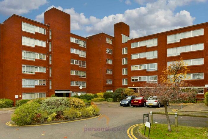 2 Bedroom Apartment To Rent In Homefield Park, Sutton, SM1