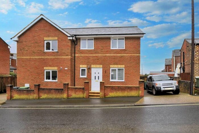 2 Bedroom Semi-Detached House To Rent In Bellevue Road, Cowes, PO31