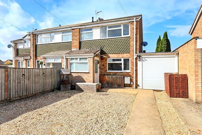 3 Bedroom Semi-detached House For Sale In Colwell Drive, Witney, OX28