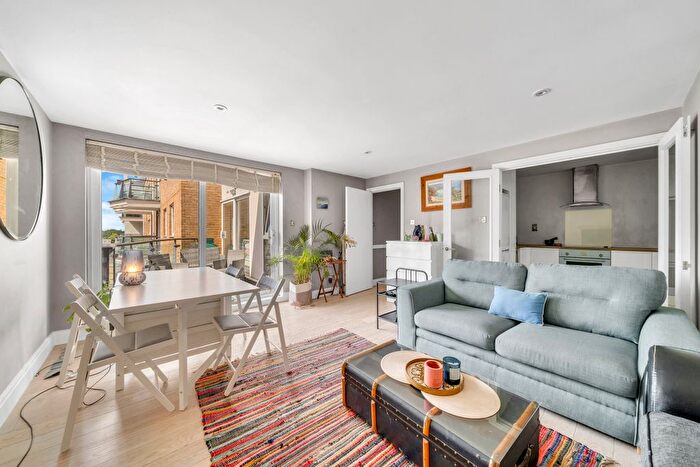 2 Bedroom Flat For Sale In Compass House, Riverside West, SW18