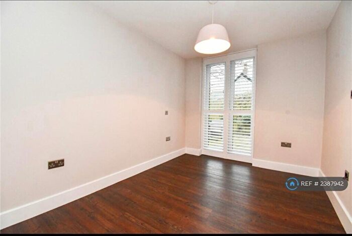 3 Bedroom Flat To Rent In Rocky Lane, Wirral, CH60