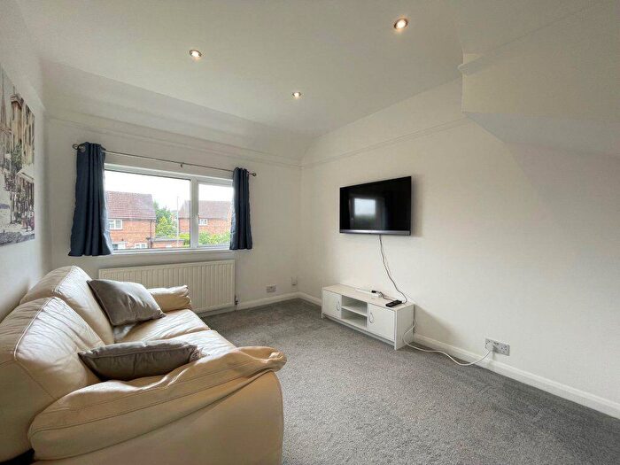 2 Bedroom Flat To Rent In Hawkhurst Road -, P10