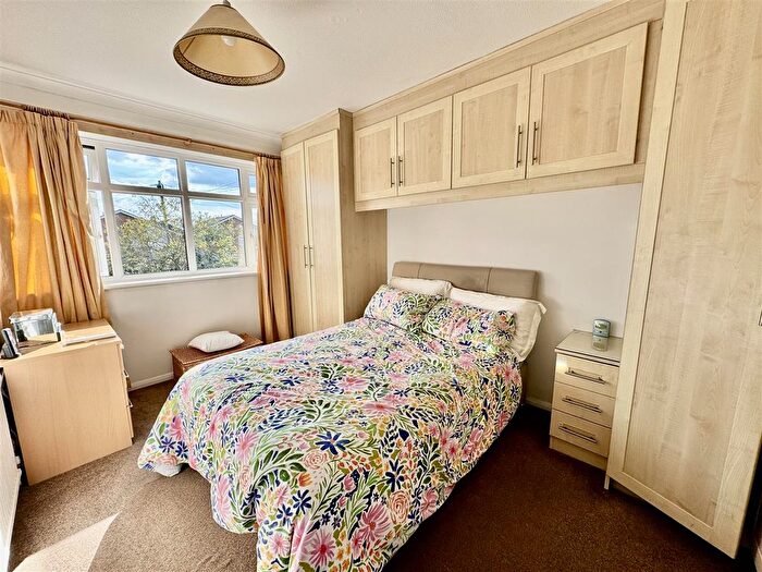 3 Bedroom Terraced House For Sale In Mark Close, Bexleyheath, DA7
