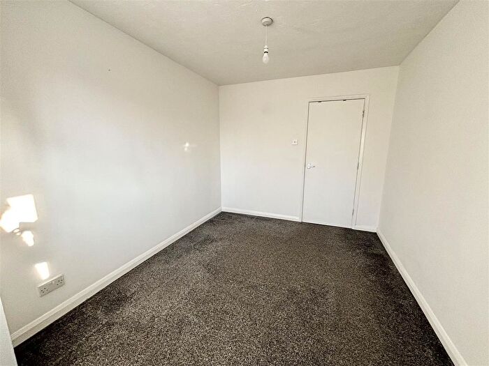 1 Bedroom Flat For Sale In Ryde Drive, Stanford-Le-Hope, SS17
