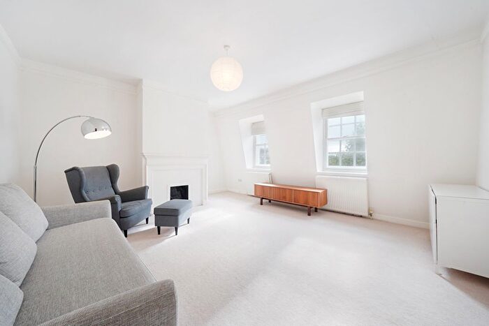 3 Bedroom Flat To Rent In Fortis Green, London, N10