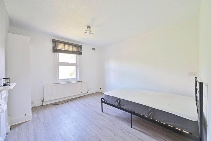 Studio To Rent In Calais Street, Oval, London, SE5