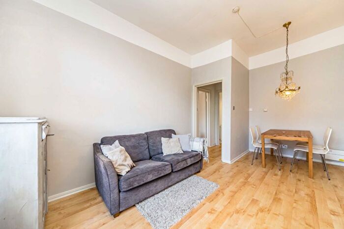 1 Bedroom Flat For Sale In Ladbroke Grove, North Kensington, W10
