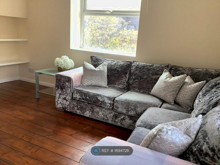 2 Bedroom Flat To Rent In Riverside Mansions, London, E1W