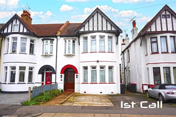 4 Bedroom End Of Terrace House For Sale In Victoria Road, Southend On Sea, SS1