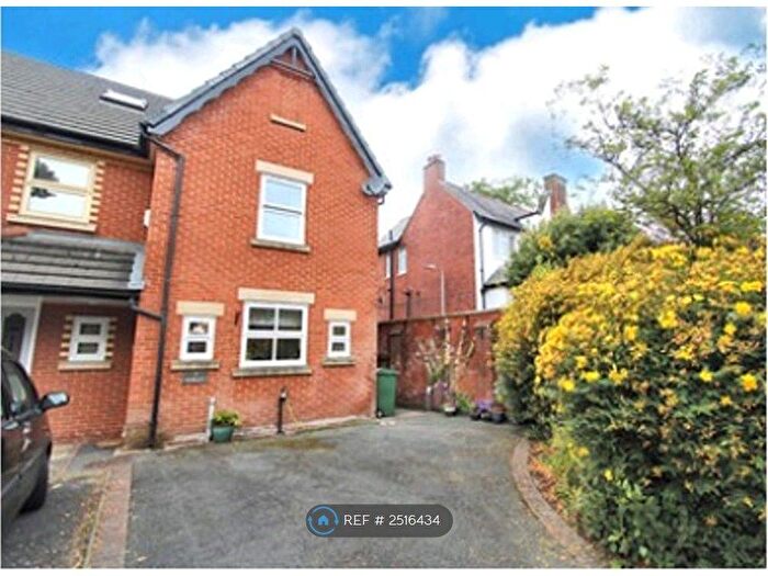 5 Bedroom Semi-Detached House To Rent In Redcot, Bolton, BL1