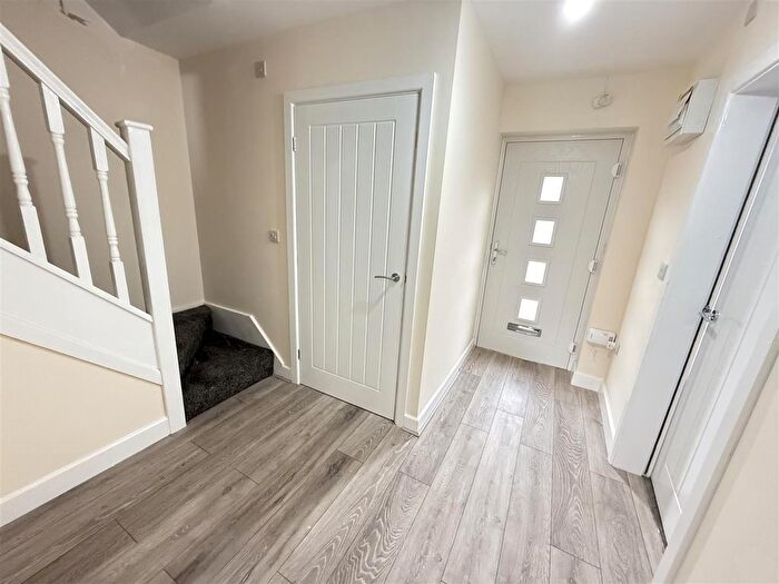 4 Bedroom Semi-Detached House To Rent In Woodwards Road, Walsall, WS2