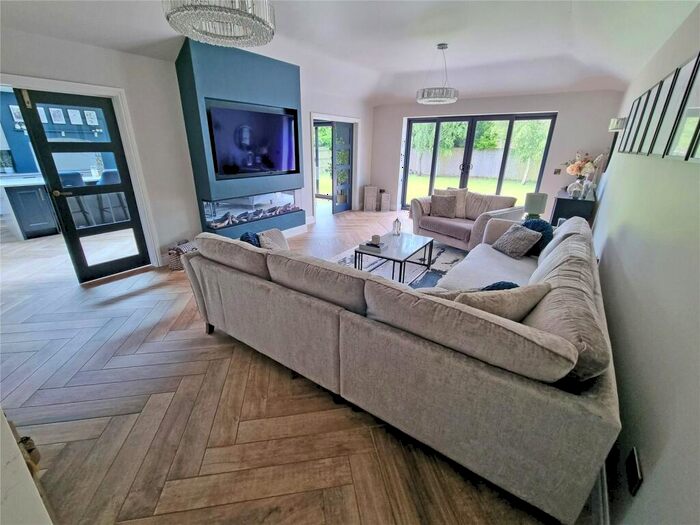 3 Bedroom Bungalow For Sale In Lymington Road, New Milton, Hampshire, BH25