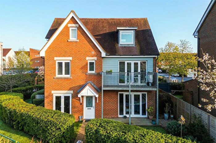 6 Bedroom Detached House For Sale In The Moors, Redhill, RH1