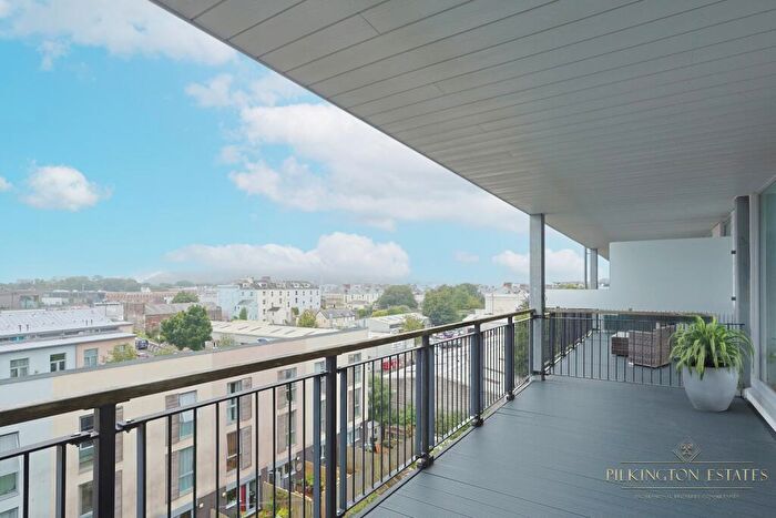 2 Bedroom Flat For Sale In George Place, Plymouth, Devon, PL1