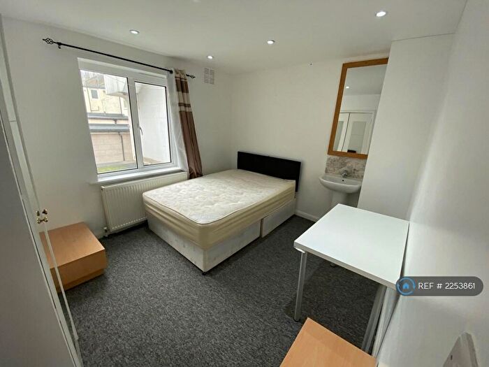 2 Bedroom Flat To Rent In St. James's Street, Brighton, BN2