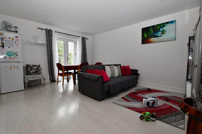 2 Bedroom Apartment To Rent In Russell Hill, Purley, CR8