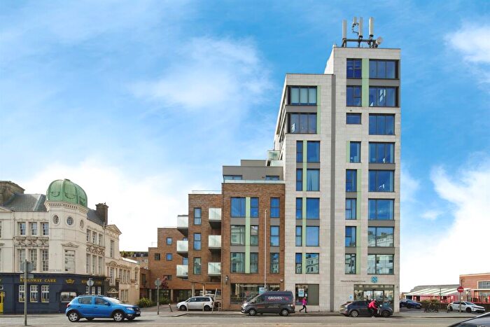 2 Bedroom Apartment For Sale In S/o Kingsway, Hove, BN3