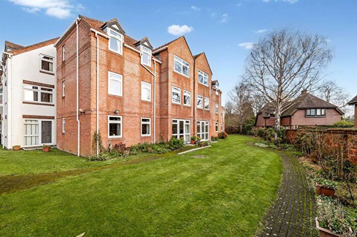 2 Bedroom Flat For Sale In Mulberry Mead, Whitchurch, RG28
