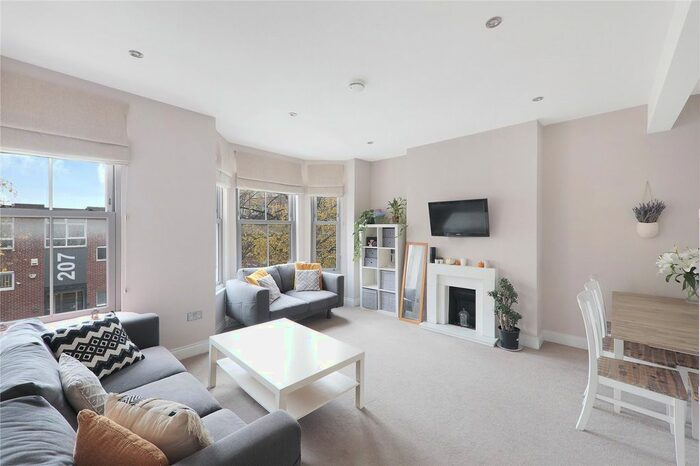 3 Bedroom Flat To Rent In Southwark Bridge Road, Tower Bridge, SE1