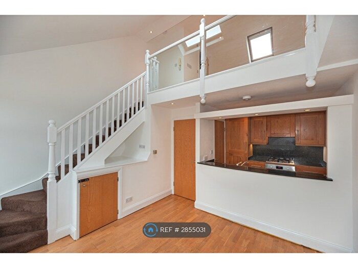 2 Bedroom Flat To Rent In Upper Richmond Road West, London, SW14