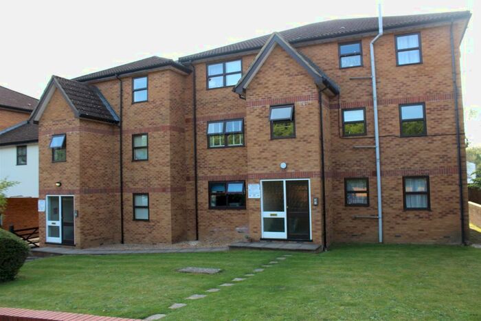 2 Bedroom Flat To Rent In Station Approach, Station Road, Kings Langley WD4