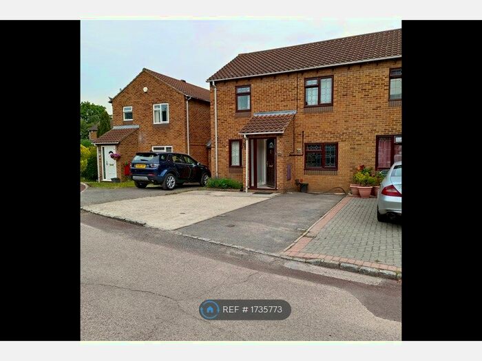 4 Bedroom Semi-Detached House To Rent In Chilcombe Way, Lower Earley, Reading, RG6